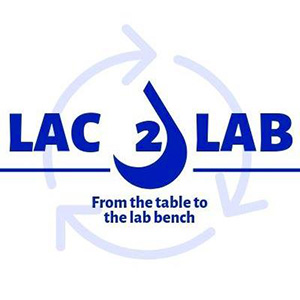 <strong>Lac2Lab</strong><br />E’ una SIAVS – Startup Innovativa a Vocazione Sociale che sviluppa additivi innovativi destinati al settore delle Life Science a partire da latte scaduto o in via di scadenza, scarto proveniente dai grandi retailers e produttori altrimenti destinato allo smaltimento. Lac2Lab produce un Siero da utilizzare come nutriente per colture cellulari al fine di sostituire il comunemente impiegato Siero Fetale Bovino (FBS), fortemente anti-etico e con costi che possono superare le migliaia di €/litro. ll latte invenduto è una materia prima ancora ricca di valore convertibile in nutrimento per cellule coltivate in laboratorio o in bioreattori, dando luogo, tramite la tecnica delle colture cellulari, ad applicazioni quali ricerca oncologica e sviluppo di farmaci e vaccini.